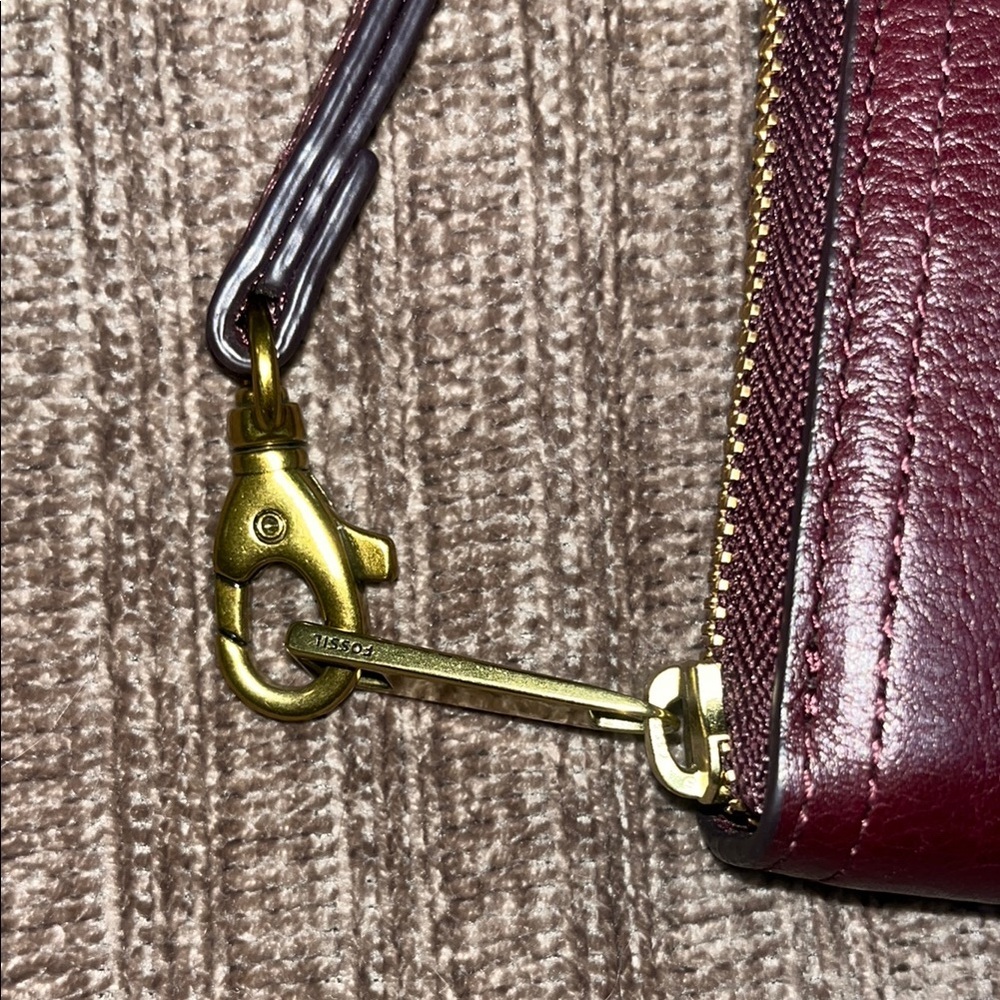 Buyers Appreciation 💝🫶🏼 Fossil Cranberry Leather Wristlet Wallet - Picture 5 of 13